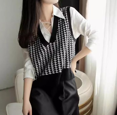 Double-Faced Houndstooth Wool Knitted Vest for Women